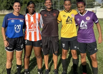 Futebol de mulheres, Futebol das meninas, Futebol feminino e masculino