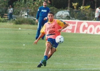 Fenomeno, garoto franzino, jovem Ronaldo