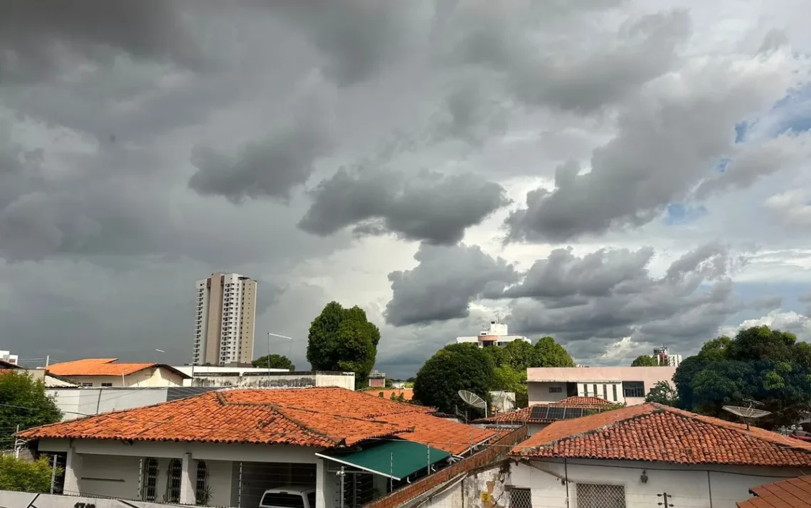 tempestades fortes, precipitação intensa, aguaceiros fortes