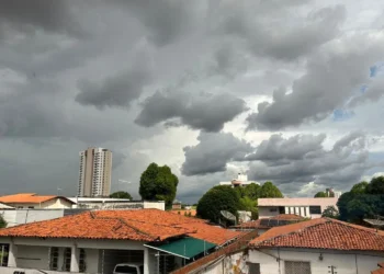 tempestades fortes, precipitação intensa, aguaceiros fortes