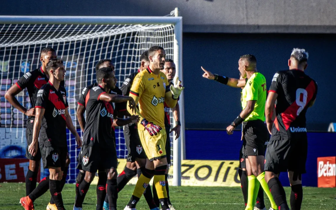 juízes, equipe de arbitragem, VAR