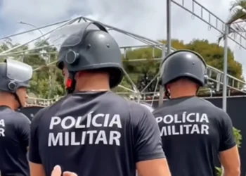 militares;