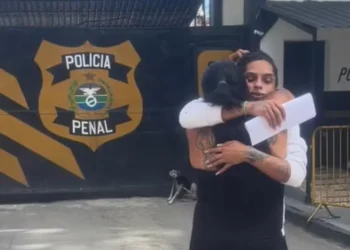 mãe, Adriana, Jesus, instagram, publicação, grupo, policiais-militares, carro, pistola, calibre-380, numeração-raspada, bonsucesso, comitiva, defesa, tribunal-de-justica, juiz, área-de-residencia, ausentismo, prisão