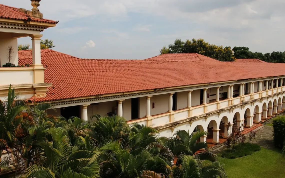 UFRRJ, instituição de ensino superior, campus universitário