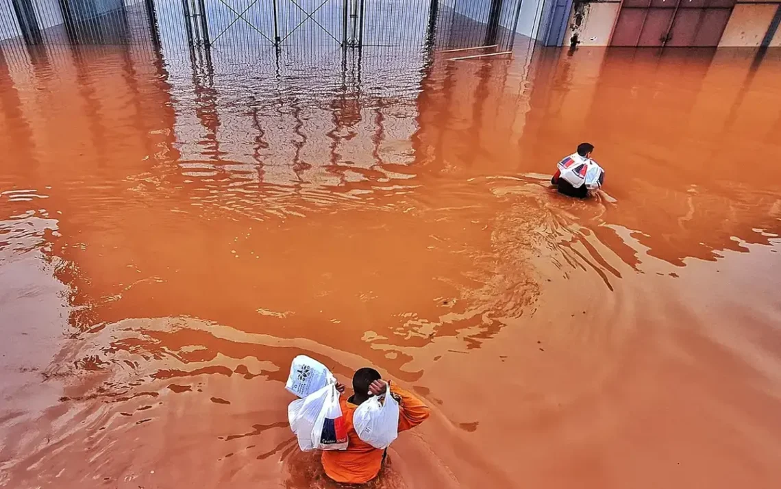 inundação, enchente, chuva intenso, tempestade, crise;