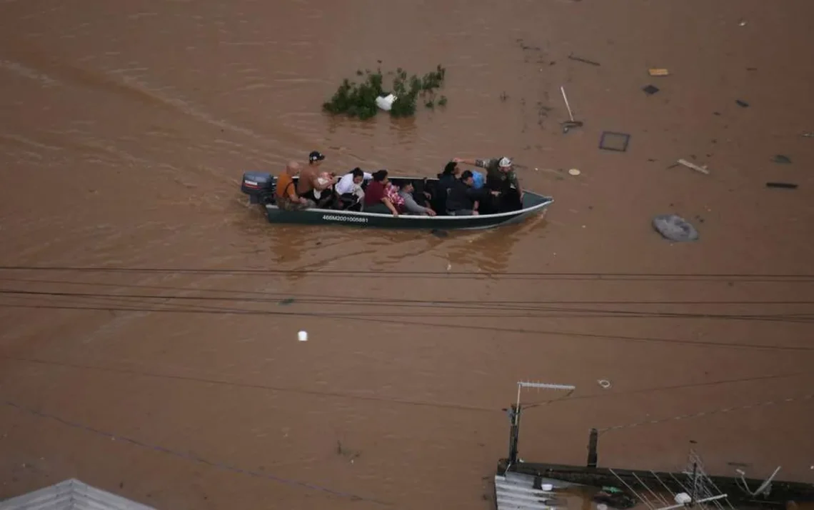 tempestades, inundações, alagamentos;