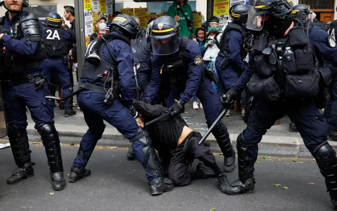 protestos, demonstrações, comícios;