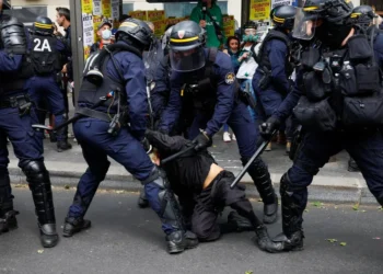 protestos, demonstrações, comícios;