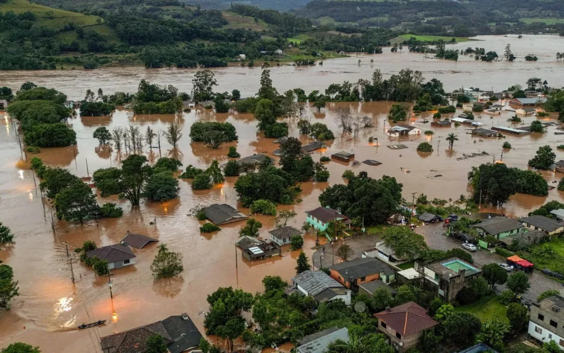 Ministério da Saúde, pasta de Saúde, profissionais da Saúde, estado de Saúde, Rio Grande do Sul, população, temporais, equipes da Força Nacional de Saúde, Sistema Único de Saúde, COE, eventos, naturais extremos, Secretaria de Vigilância em Saúde, e Ambiente;