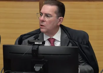 admissão, declaração, testemunho;