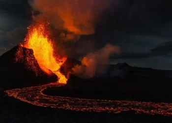 vulcanismo, erupções, atividade vulcânica;