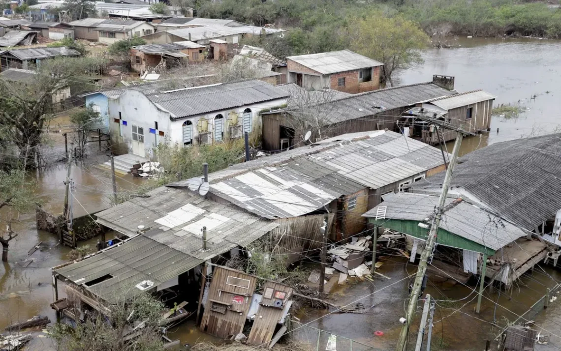 edificação, implantação, erguimento;