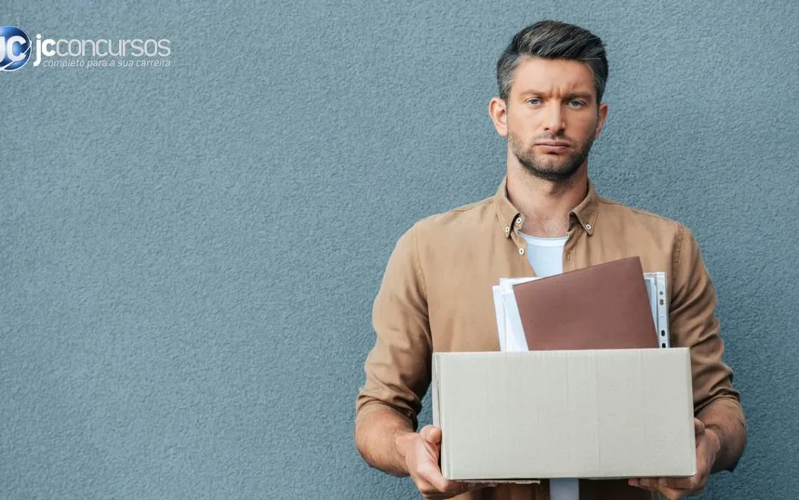 pedir demissão, solicitar demissão, deixar, empregos voluntariamente;