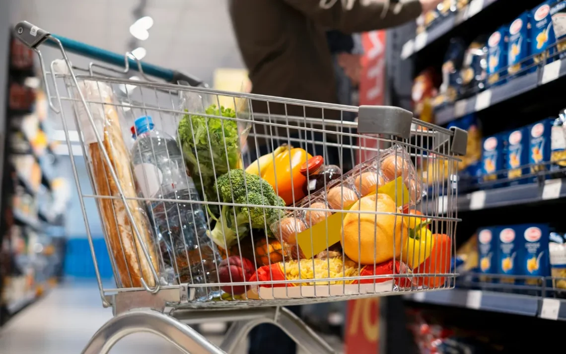 mercado, estabelecimento comercial, hipermercado;