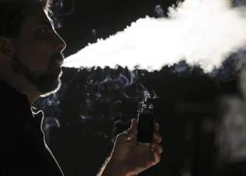 vapes, dispositivos, eletrônicos fumadores;