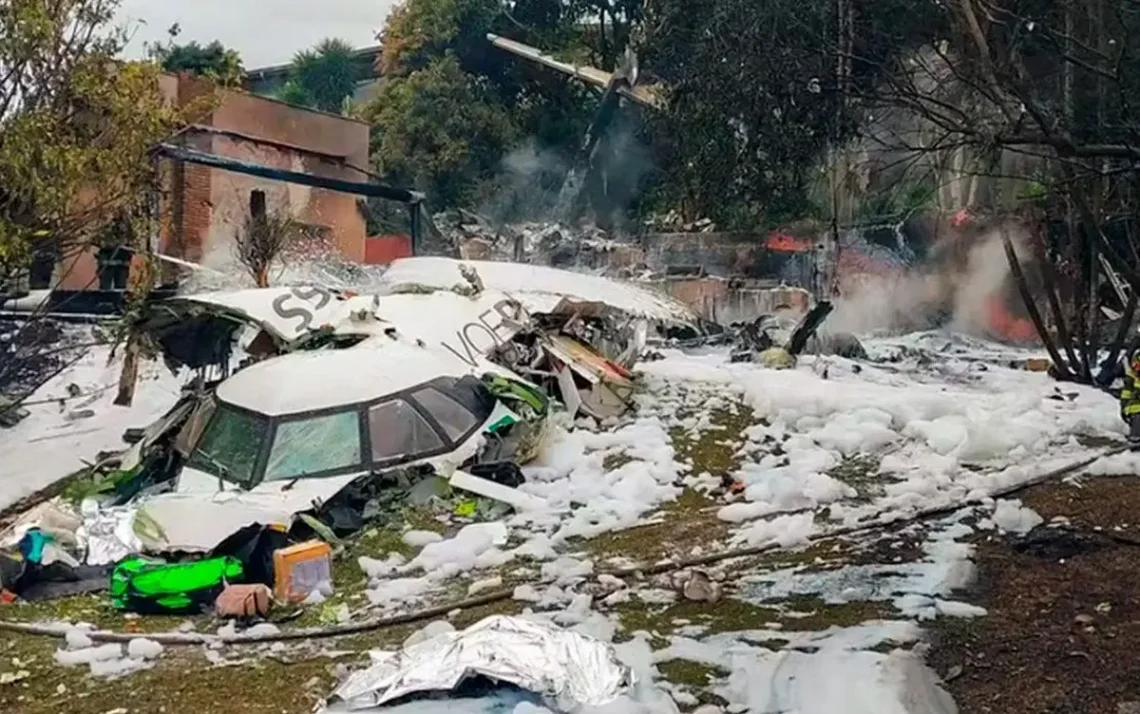 desastre aéreo, tragédia aérea, incidente aéreo;