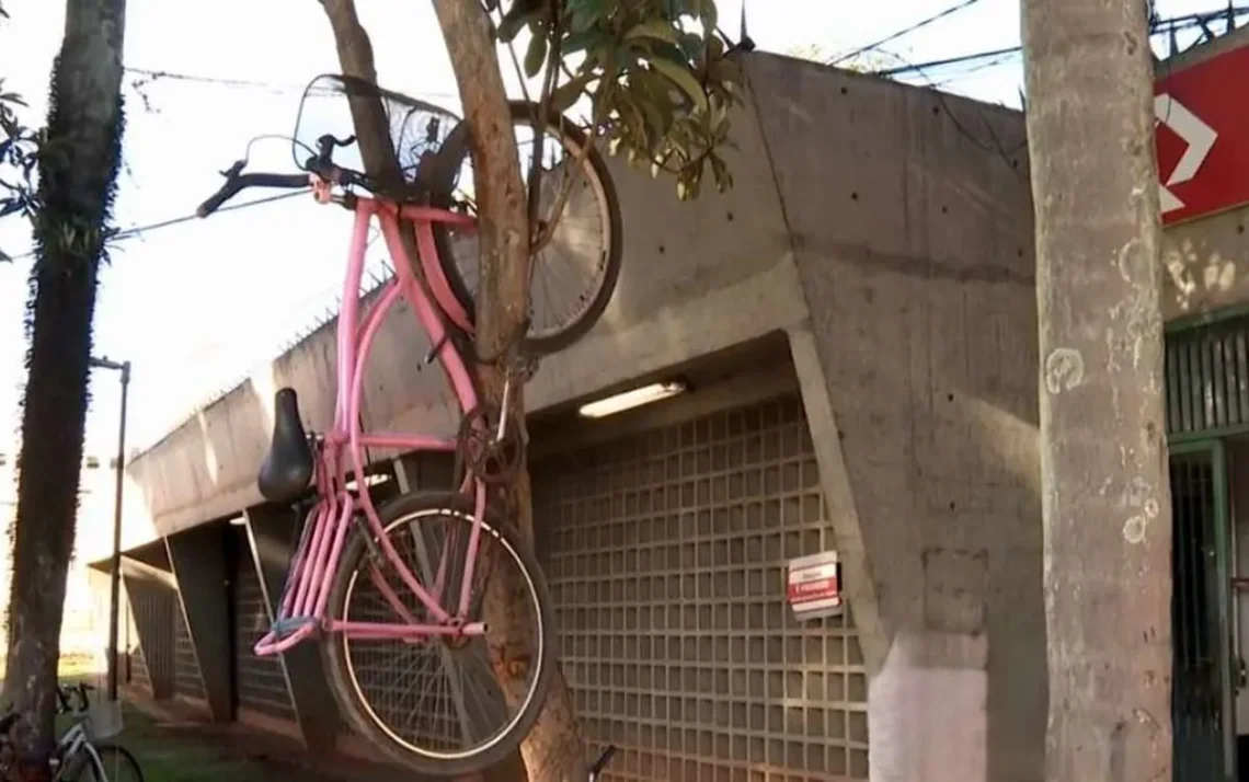 estacionamentos, de bicicletas, bicicletários, públicos, bicicletários, privados;